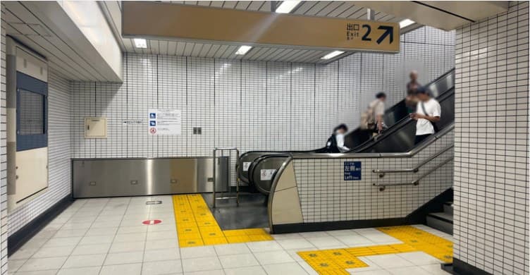 黒ねこ座 「北参道駅」からのアクセス 順路写真 1: 「北参道駅」2番出口を出る