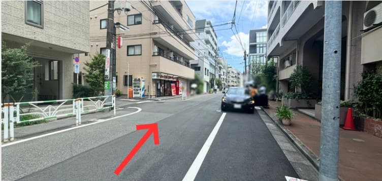 黒ねこ座 「北参道駅」からのアクセス 順路写真 9: 道なりにまっすぐに進む
