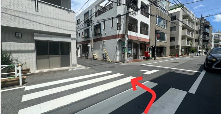 黒ねこ座 「北参道駅」からのアクセス 順路写真 10: 左手に「郵便局」が見えたら 手前を左に曲がる