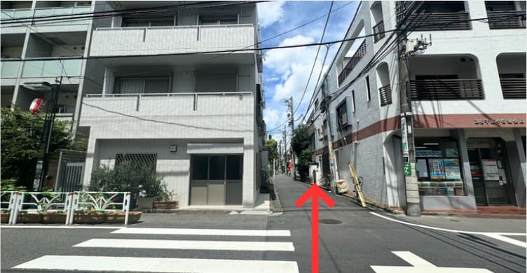 黒ねこ座 「北参道駅」からのアクセス 順路写真 11: 道なりにまっすぐに進む