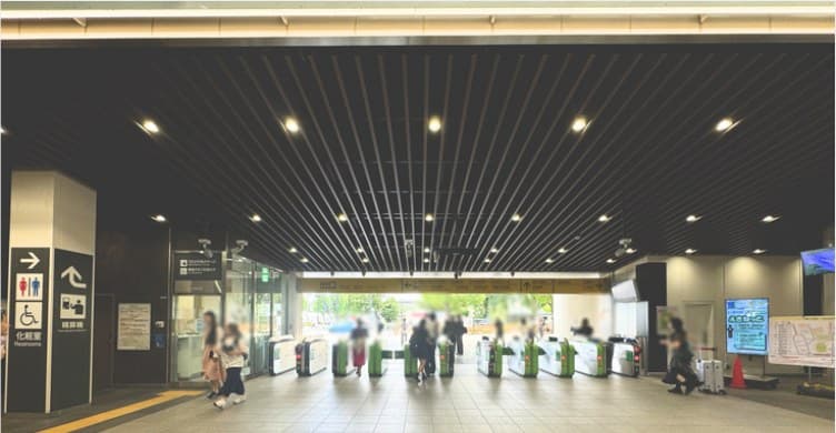 黒ねこ座 「千駄ヶ谷駅」からのアクセス 順路写真 1: 「千駄ヶ谷駅」改札を出る