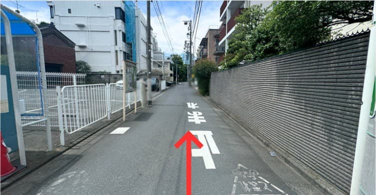黒ねこ座 「千駄ヶ谷駅」からのアクセス 順路写真 11: 道なりにまっすぐに進む